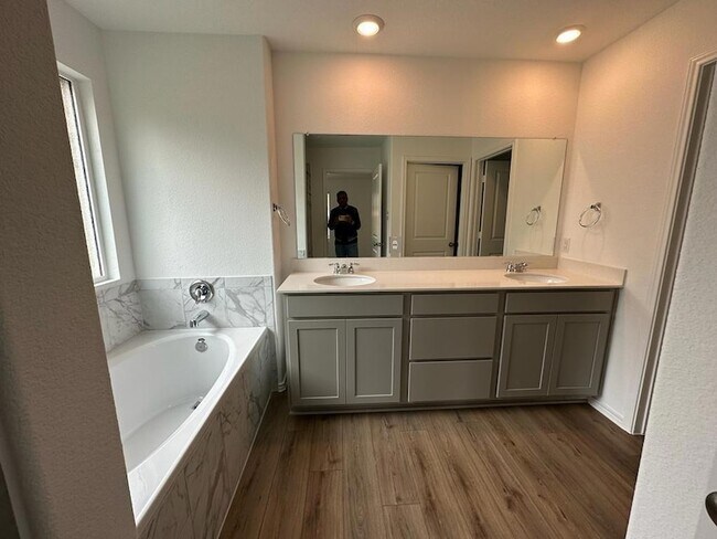 Building Photo - 365 Sonterra Dr