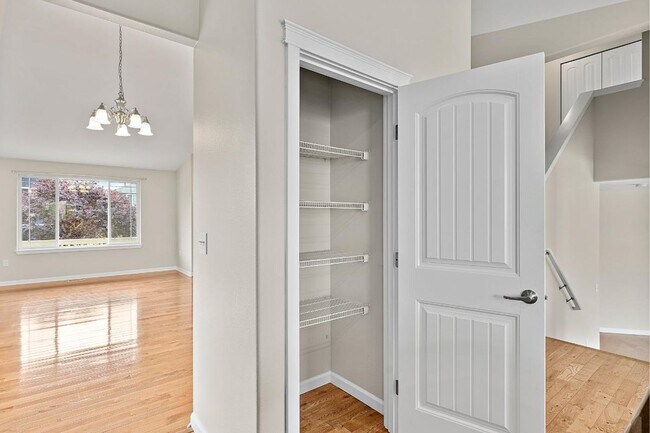 Building Photo - Bright & Spacious 4 Bedroom Home in Yelm f...