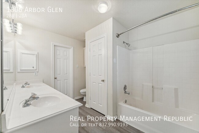 Building Photo - 1806 Arbor Glen