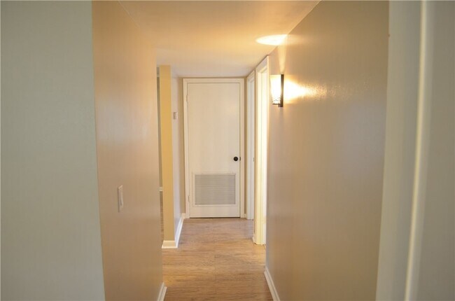 Building Photo - 1815 37th Ave