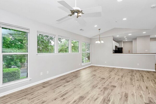 Building Photo - Bright 2BD/2BA Tennis Villa at Lake Norman!