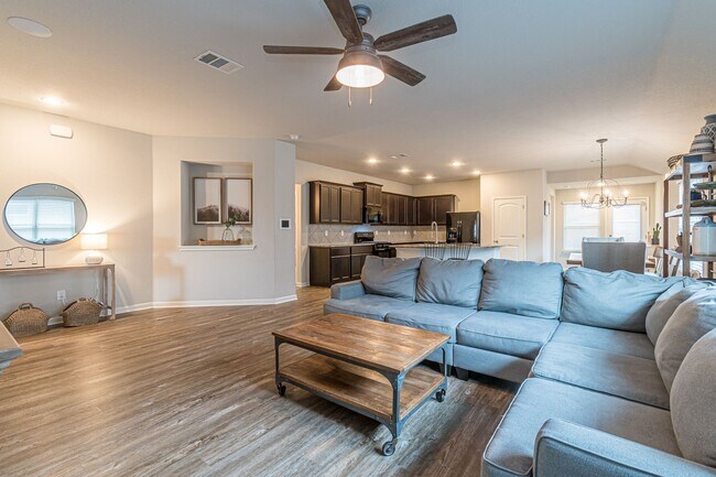 Building Photo - 2569 McCrae