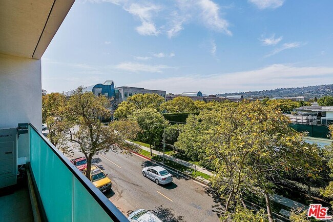 Building Photo - 328 N Maple Dr