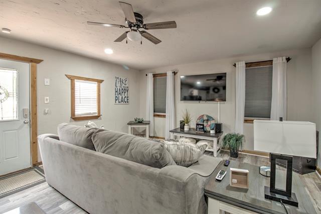 Building Photo - 179 Oak St