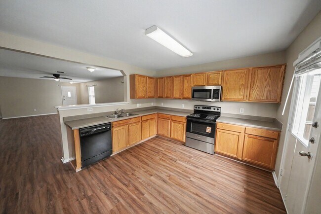 Building Photo - 11114 Hillsdale Loop