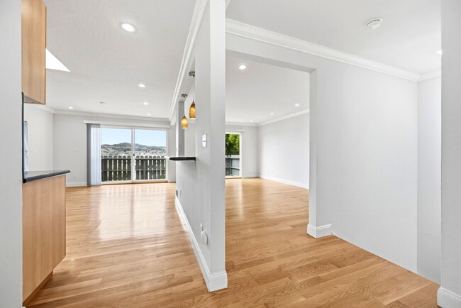 Building Photo - 407 Joost Ave
