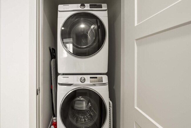 Building Photo - 5210b Brooklyn Ave NE