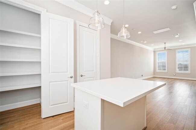 Building Photo - 9658 Knight Rd