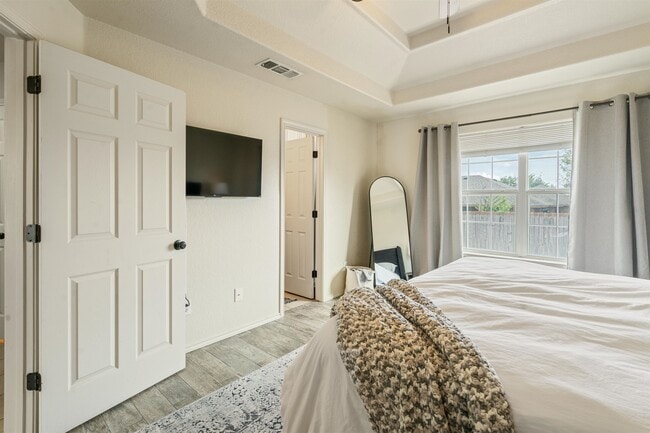 Building Photo - 208 Ramon Cardenas Dr