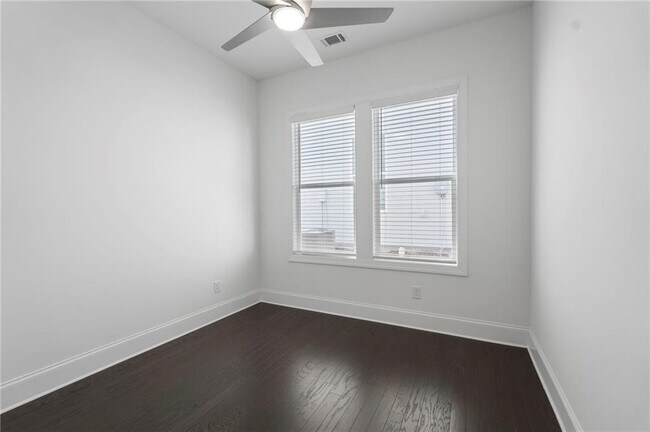 Building Photo - 1042 Winding Br Dr