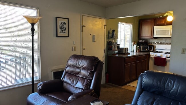 Building Photo - APARTMENT:  APPLE TREE SQUARE APARTMENTS-UPTOWN SEDONA