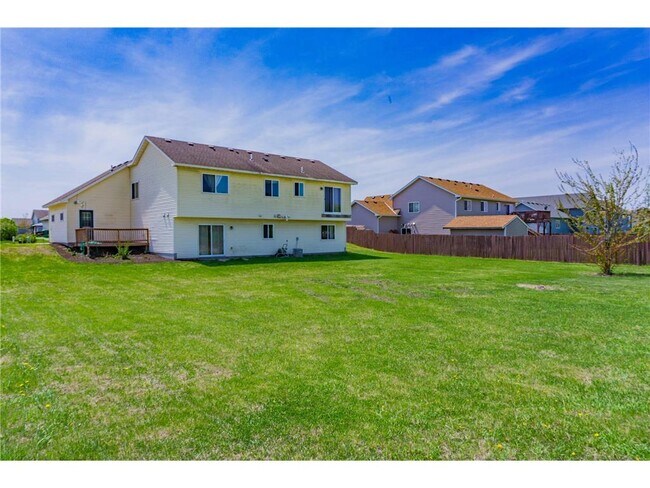 Building Photo - 211X Blake Ave