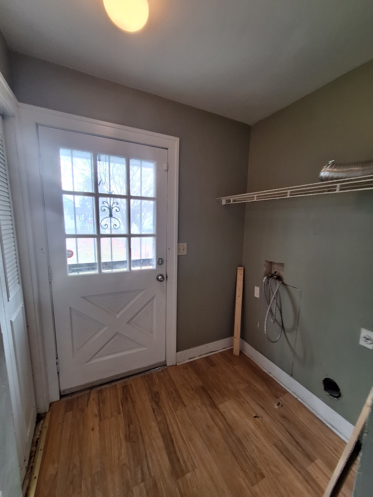 Utility room with hookups - 1552 Gallagher St
