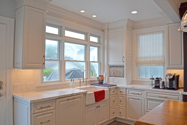 Building Photo - 16 S Somerset Ave