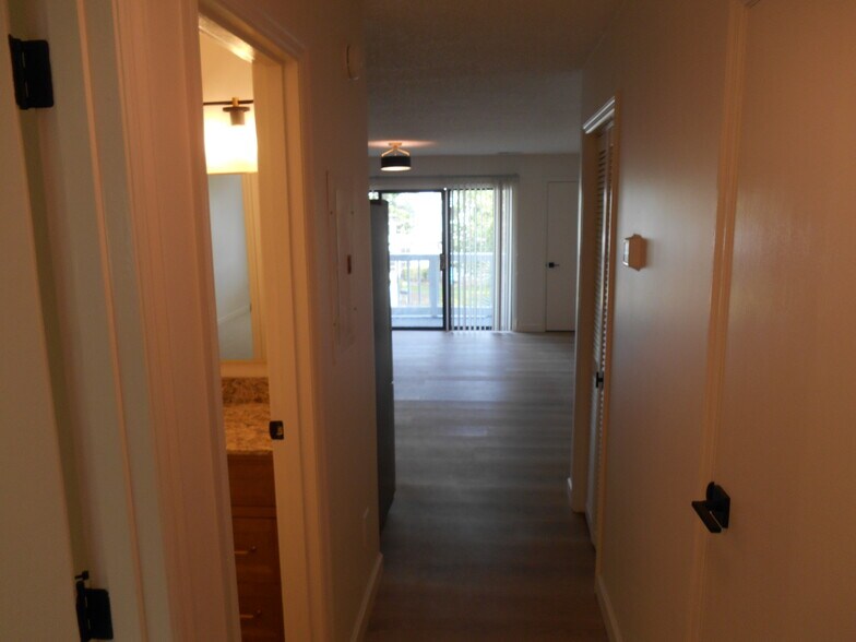 Building Photo - 3700 Golf Colony Ln
