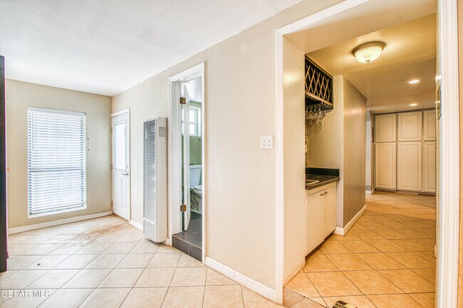 Building Photo - 1701 Elm St