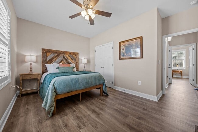 Building Photo - FULLY FURNISHED EXCLUSIVE SHORT AND MIDTERM RENTAL ONLY