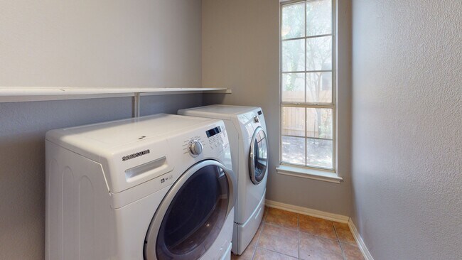 Building Photo - 15224 Calaveras Dr