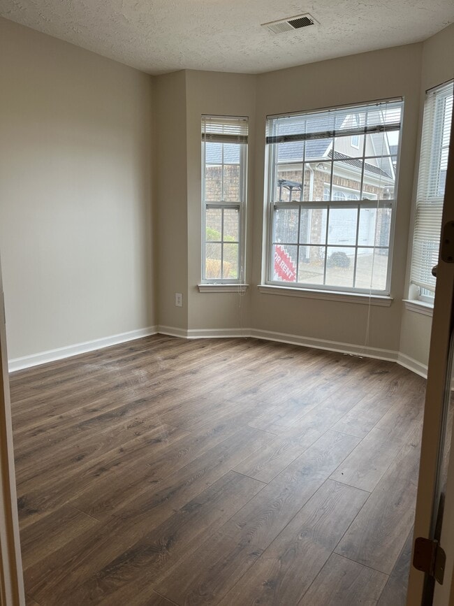 Building Photo - 395 Devon Chase Hill