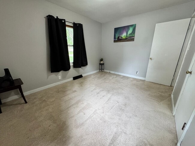 Building Photo - 3 Bed, 1 Bath Home for rent in Elk Run Heights