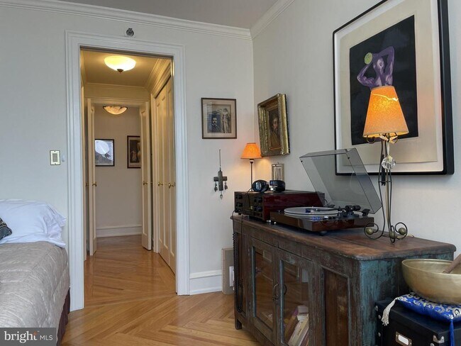 Building Photo - 2018 Walnut St