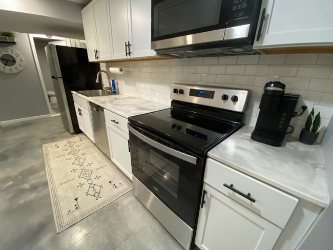 Building Photo - 1560 S Stickney St