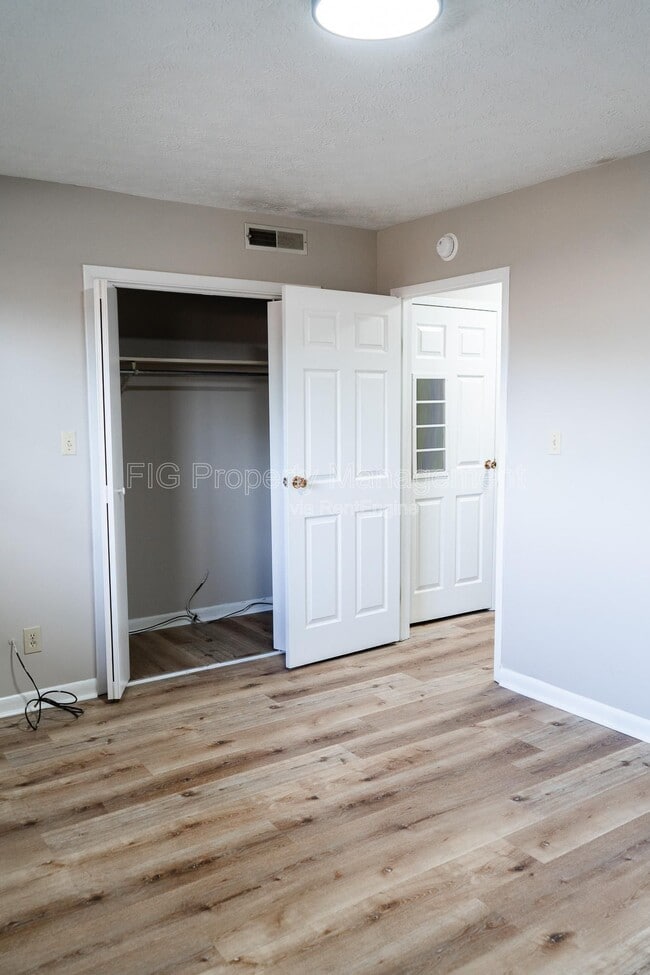 Building Photo - 1816 Lively Rd