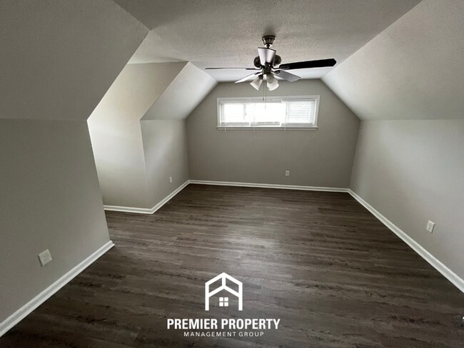 Building Photo - Spacious 4BR/2BA Home in 38118 | Hardwood Floors & Large Fenced Backyard