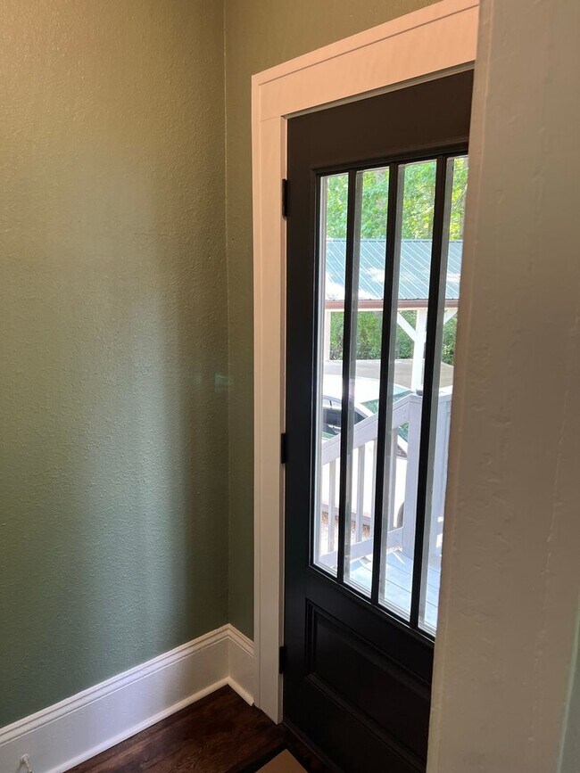 Building Photo - "Character Revived" Etowah Home and Guest House