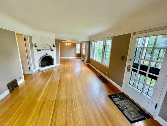 Building Photo - Well Maintained- 3 bed 2 bath Home - Piedm...