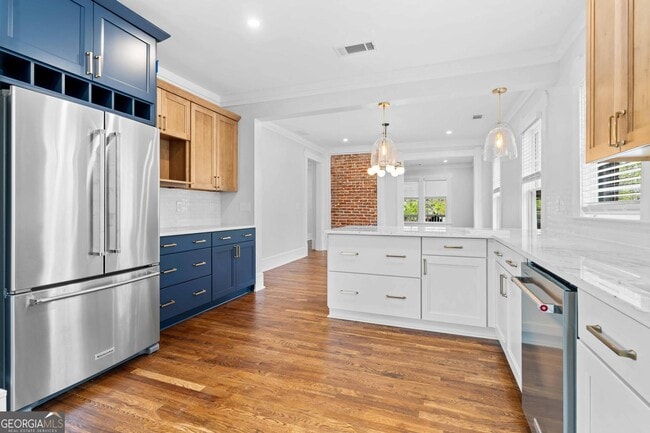 Building Photo - 795 St Charles Ave NE