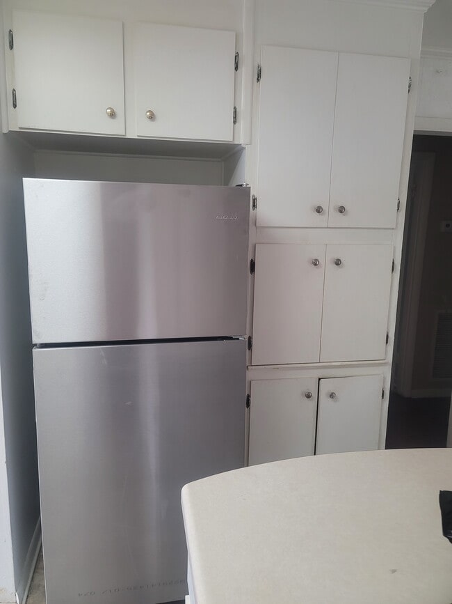 Building Photo - 404 Gwaltney Dr