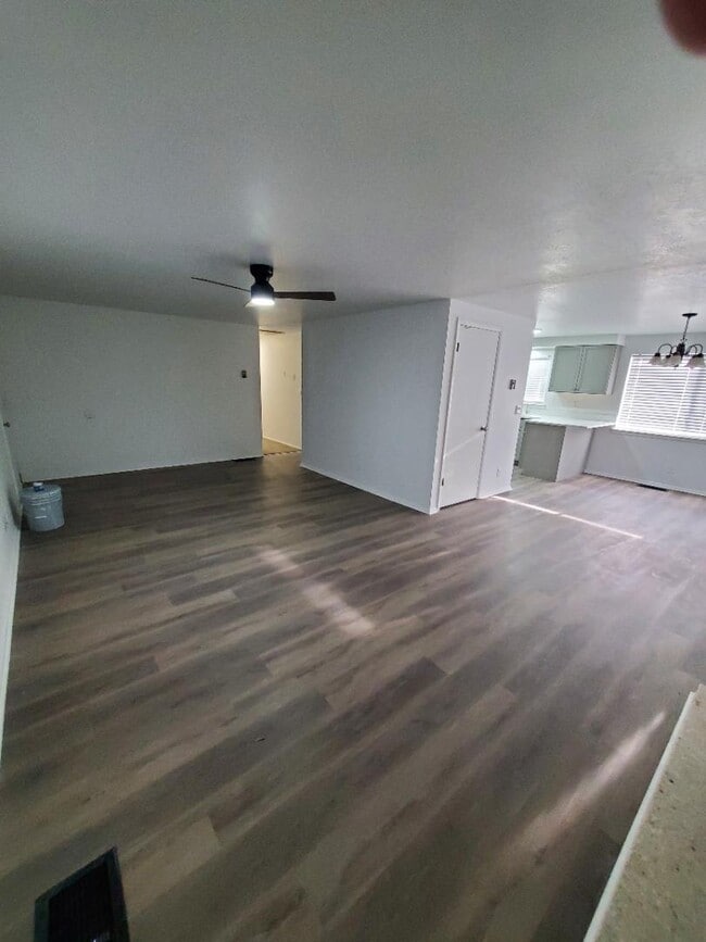 Building Photo - 14905 S Redwood Rd