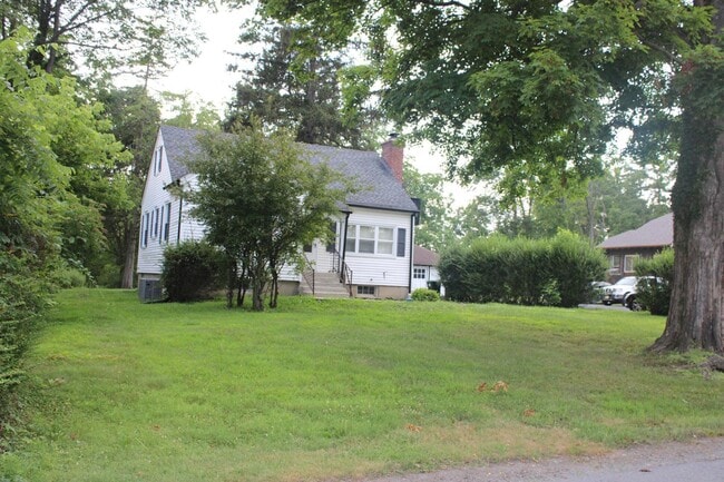 Building Photo - 213 Old Bates Gates Rd