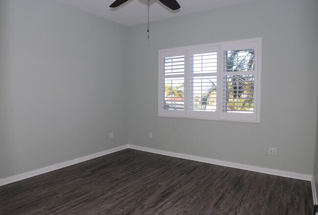 Building Photo - 10 Harbour Isle Dr E