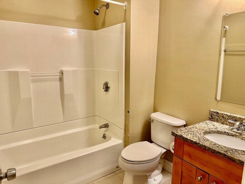 Building Photo - 76 Egmont St