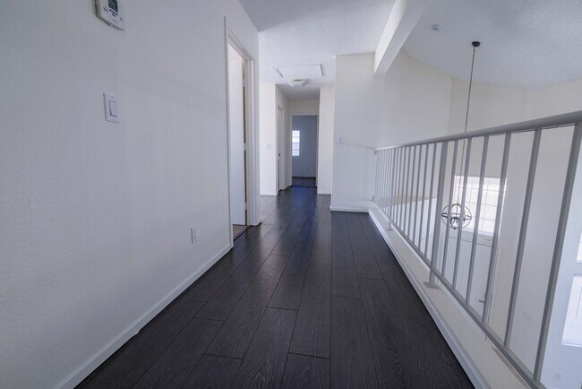 Building Photo - 1143 E Adelman Dr