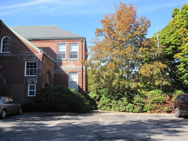 Building Photo - 130 Beach St