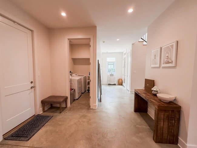 Building Photo - 765 Carnes Sta Cv