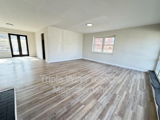 Building Photo - 8652 White Ave