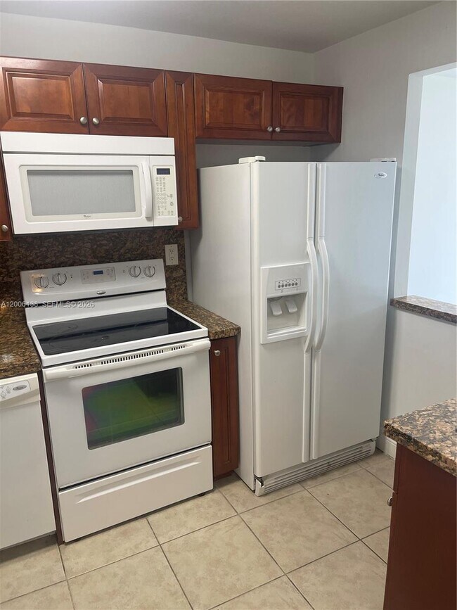 Building Photo - 1901 Brickell Ave