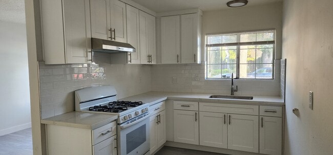 Building Photo - 823 Worcester Ave