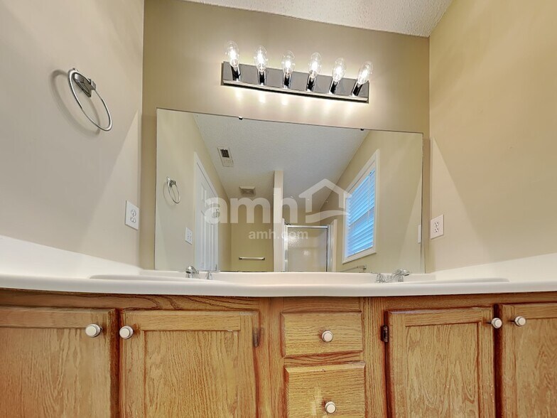 Building Photo - 524 Wyndham Dr