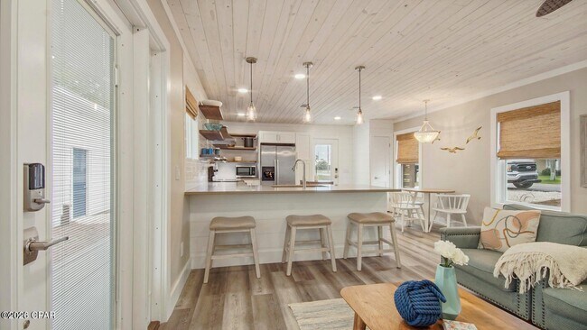 Building Photo - 307 Dolphin Dr
