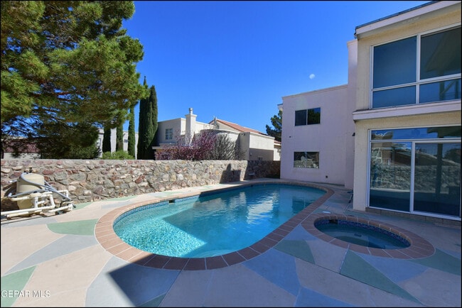 Building Photo - 6123 La Posta Dr