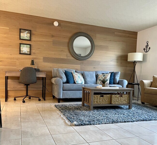 desk_work station - 5800 Hollywood Blvd