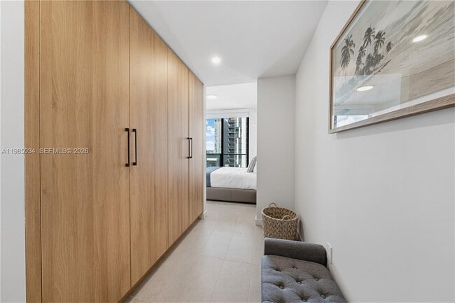 Building Photo - 121 NE 5th St