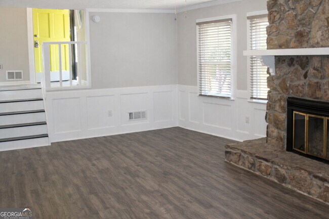 Building Photo - 257 Omega Dr