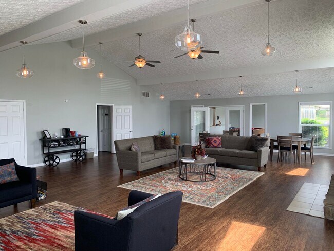 Building Photo - Huge two bedroom, two bathroom apartment!