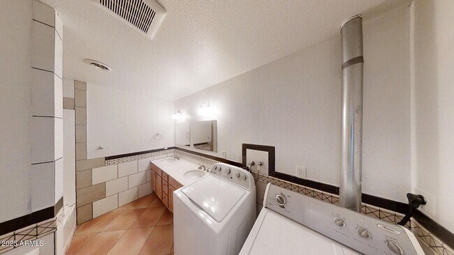 Building Photo - 4109 E Moreland St